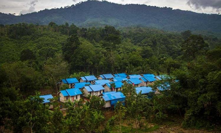 Kemensos Berikan Bantuan Untuk Komunitas Adat Terpencil di Kalimantan