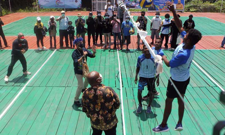 Kunjungi Kampung Yaobi, Warga Sebut Sandiaga Pemimpin Idola 