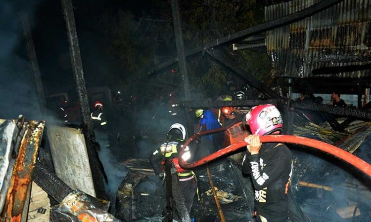 Permukiman Padat Penduduk di Makassar Hangus Terbakar