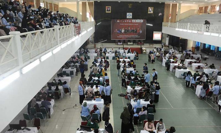 Ribuan Mahasiswa di Palembang Mulai Jalani Vaksisani Covid-19