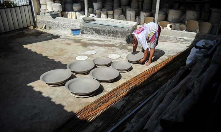 Guci Keramik Buatan UMKM di Kabupaten Sumedang Dijual Hingga Amerika dan Afrika