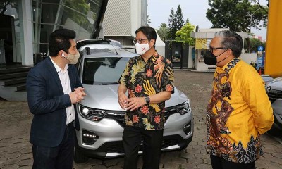 Dukung Pengurangan Emisi Karbon, Bank DBS Indonesia Ganti Mobil Operasional Dengan Renault Triber RXZ AMT