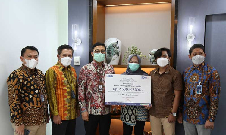 BRI Life Bayarkan Klaim Rp2,3 Miliar