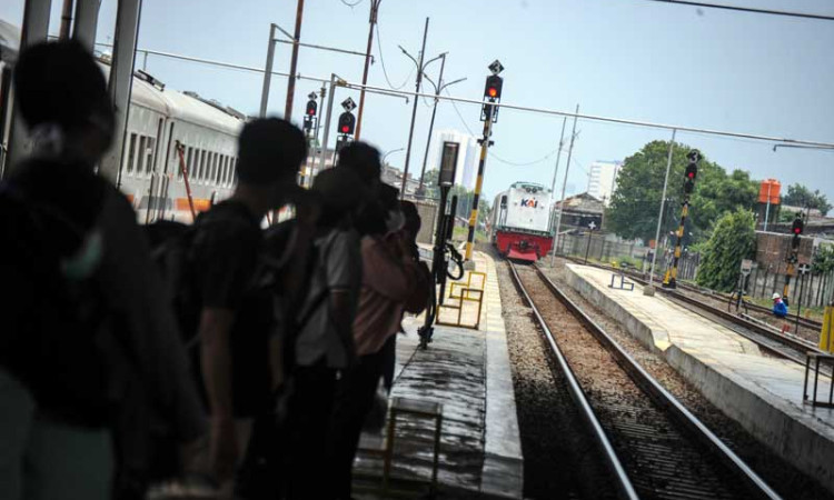 KAI Daop 2 Bandung Kembali Operasikan Kembali Kereta Api Lokal Bandung Raya