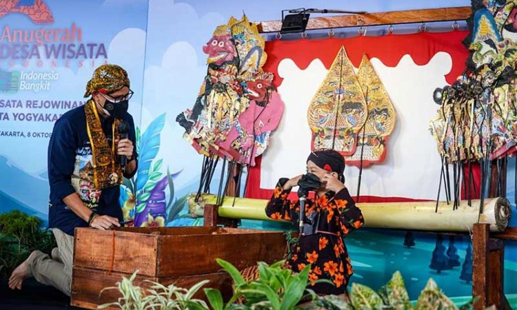 Kunjungi Desa Wisata Rejowinangun, Menparekraf Sandiaga Uno Disambut Pertunjukan Wayang Kuit
