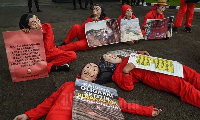 Peringati Hari Antioligarki Nasional, People Heist Gelar Aksi Damai di Depan DPR