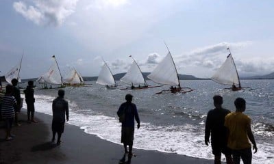 Tradisi Lomba Perahu Layar di Pantai Warudoyong Banyuwangiaz