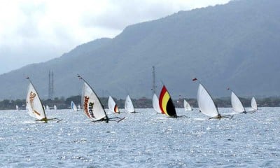 Tradisi Lomba Perahu Layar di Pantai Warudoyong Banyuwangi