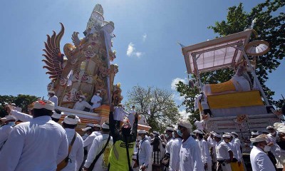 Ratusan Warga di Bali Mengikuti Upacara Ngaben Berskala Besar