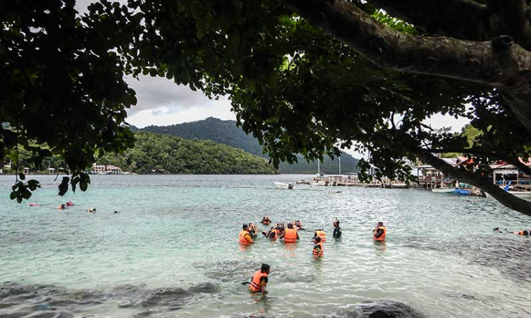 Wisata Snorkling di Pantai Rubiah Aceh