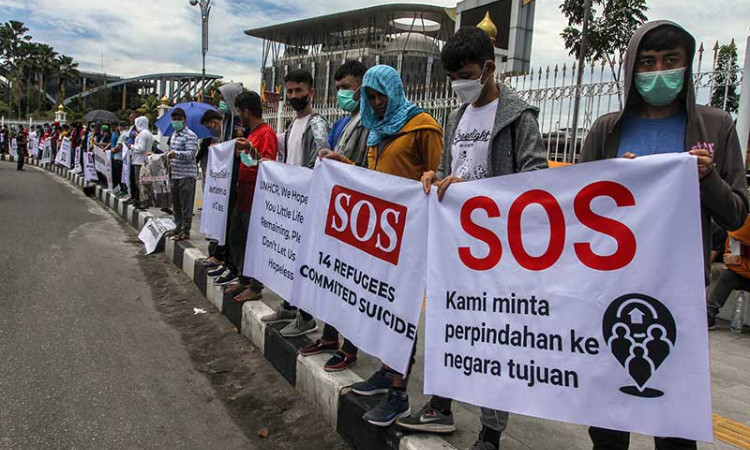 Tak Kunjung Ada Kejelasan, Imigran Asal Afghanistan di Pekanbaru Gelar Aksi di Depan Kantor Gubernur