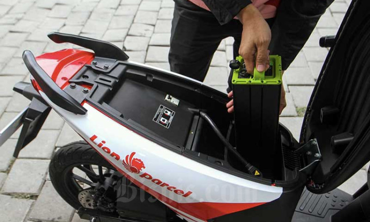 Lion Parcel Gunakan Motor Listrik Untuk Pengiriman Logistik