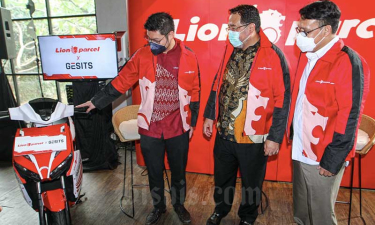 Lion Parcel Gunakan Motor Listrik Untuk Pengiriman Logistik