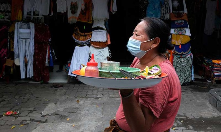 Pasar Seni Kuta Masih Sepi Pengunjung Meski Akses Untuk Wisatawan Mancanegara Telah Dibuka