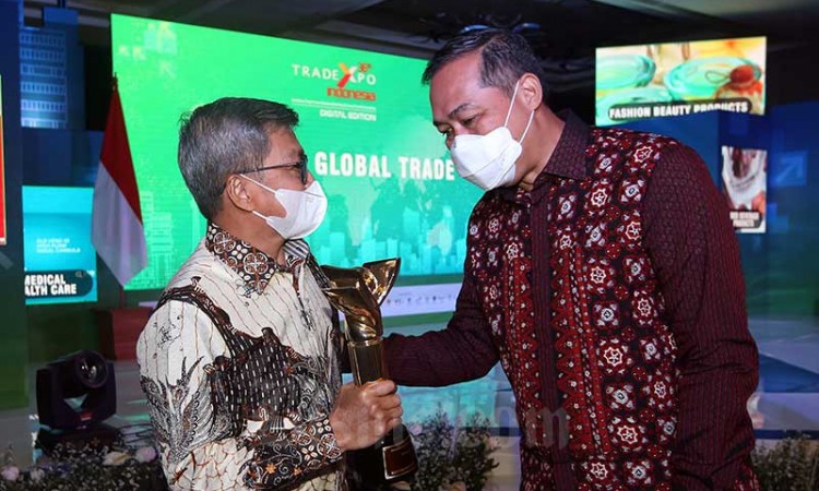 Kemendag Berikan Penghargaan Primaniyarta Award Kepada Asia Pacific Rayon