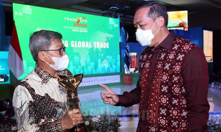 Kemendag Berikan Penghargaan Primaniyarta Award Kepada Asia Pacific Rayon
