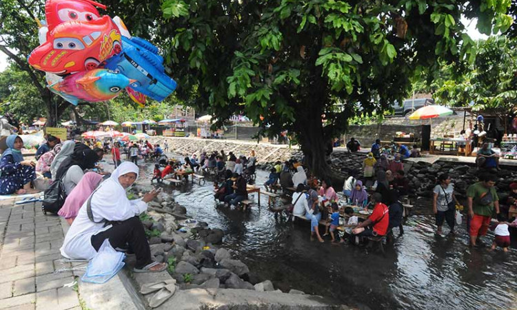 Wisata Kuliner di Tengah Aliran Sungai di Boyolali Jawa Tengah