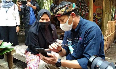 Menteri Sandiaga Uno Dukung Penjual Jamu Dengan Alat Pemarut