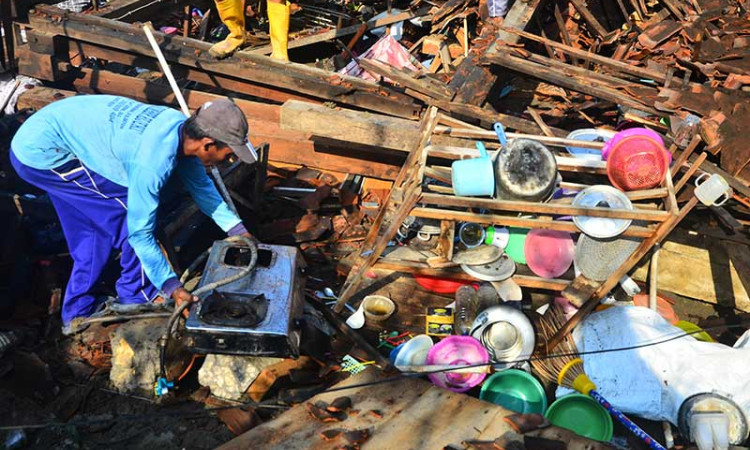 Rumah Warga di Grobogan Jawa Tengah Roboh Diterjang Angin Puting Beliung