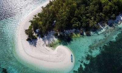 Keindahan Pulau Adrenan di Maluku