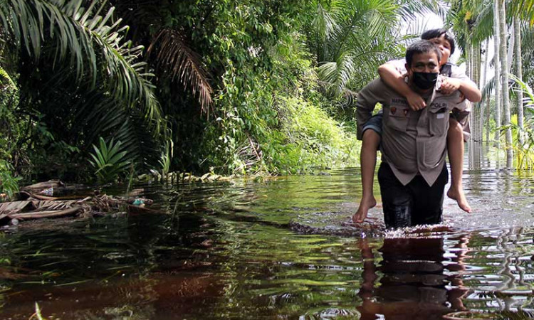 BNPB Mulai Evakuasi Ratusan Korban Banjir di Dumai