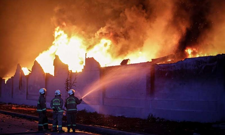 Pabrik Korek Api di Tangerang Hangus Terbakar