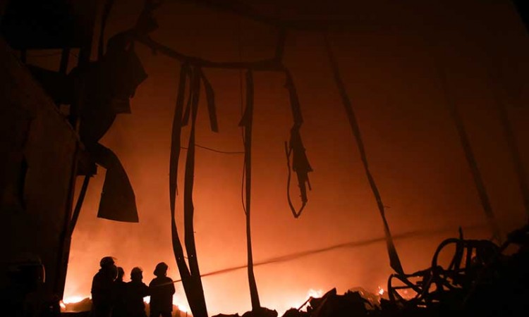Pabrik Korek Api di Tangerang Hangus Terbakar