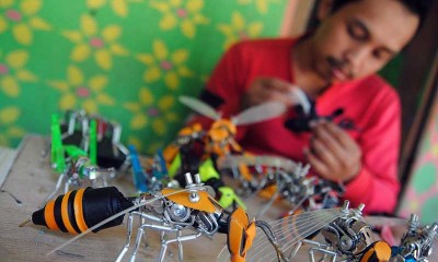Perajin di Bogor Memanfaatkan Barang Bekas Untuk Membuat Robot
