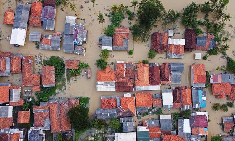 Ratusan Rumah di Karawang Terendam Banjir Akibat Meluapnya Sungai Cibeet