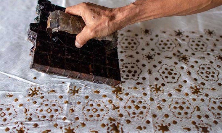 Pembuatan Kain Batik Cap Khas Palembang