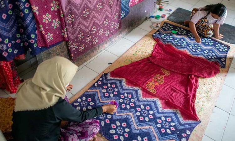 Pembuatan Kain Batik Cap Khas Palembang