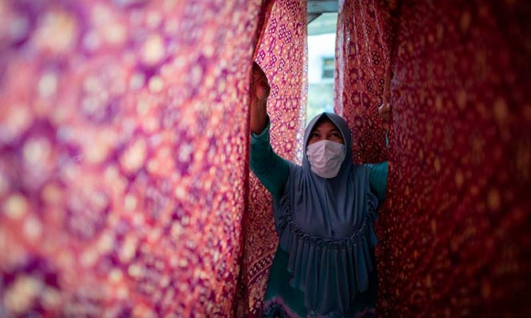 Pembuatan Kain Batik Cap Khas Palembang