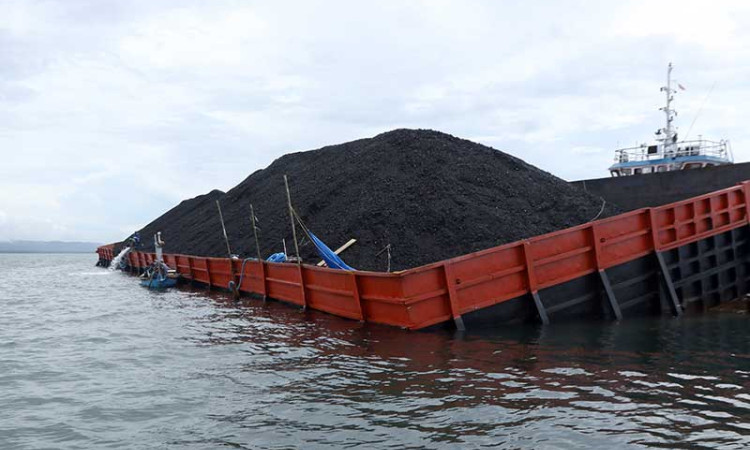 Kapal Tongkang Pengangkut Batu Bara Alami Kebocoran di Perairan Sembulungan Banyuwangi