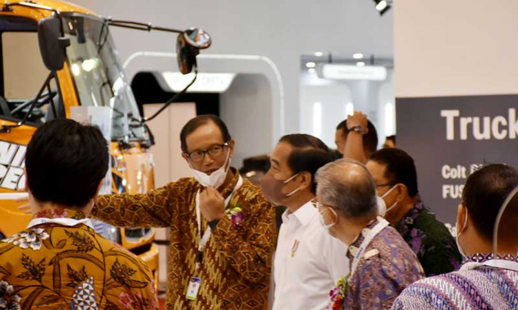 Presiden Joko Widodo Jajal Mitsubishi Fuso New Mining Spec