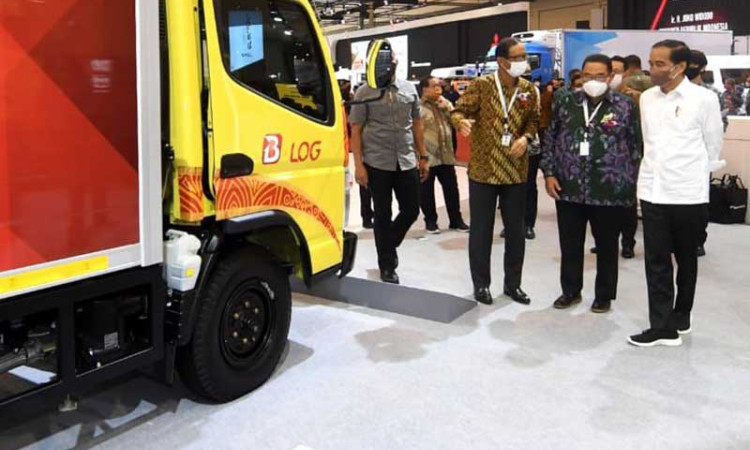 Presiden Joko Widodo Jajal Mitsubishi Fuso New Mining Spec