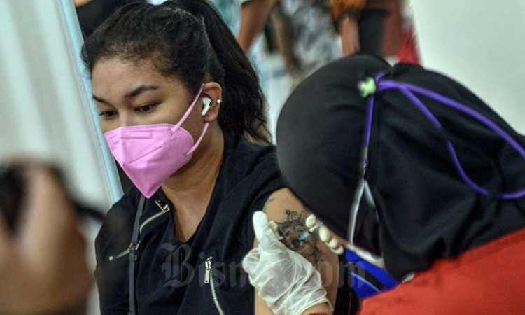 Capaian Vaksinasi Covid-19 di Indonesia Lampaui Target WHO