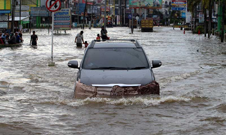 Kawasan Lintas Melawi Sintang Kalbar Masih Terendam Banjir