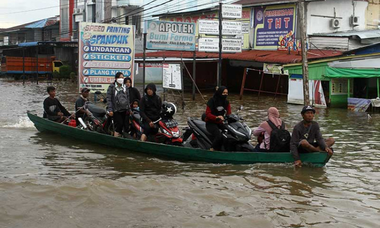 Kawasan Lintas Melawi Sintang Kalbar Masih Terendam Banjir