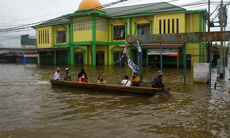 Kawasan Lintas Melawi Sintang Kalbar Masih Terendam Banjir