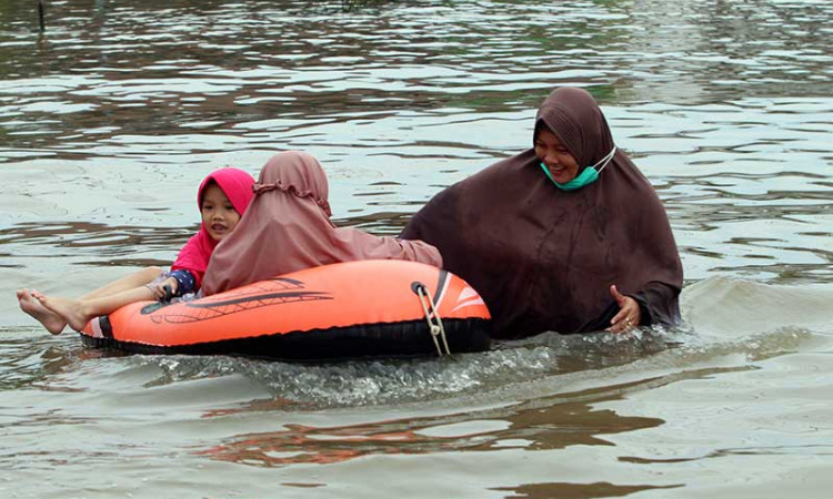Kawasan Lintas Melawi Sintang Kalbar Masih Terendam Banjir