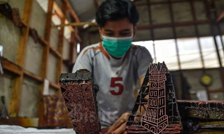 Gunakan Pewarna Alami, Kain Batik Tanah Liek Ayesha di Padang Dibandrol Hingga Rp5 Juta