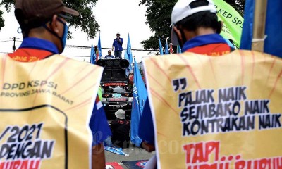 Tolak Penetapan UMP, Buruh Gelar Aksi di Gedung Sate Bandung