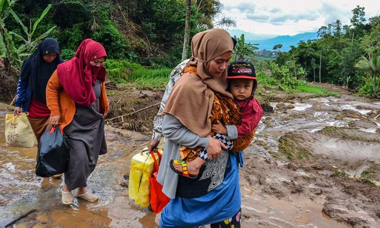 Banjir Bandang Luluh Lantahkan Desa Cintamanik Garut, Ratusan Warga Terpaksa Mengungsi