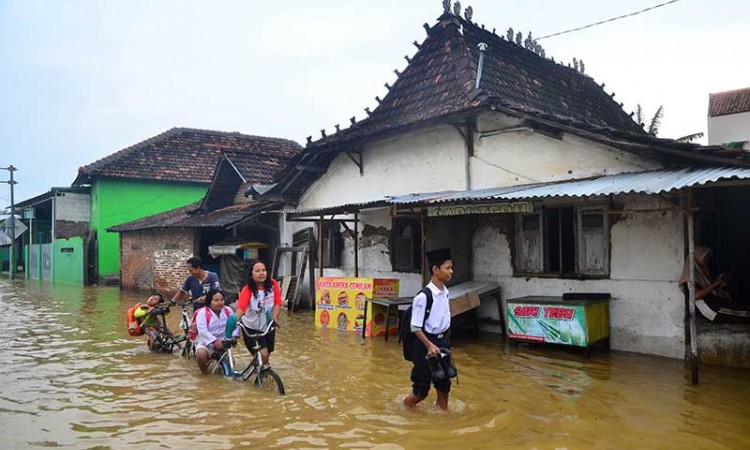 Tanggul Sungai di Kudus Jawa Tengah Jebol, Ratusan Rumah Terendam Banjir