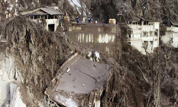 Jembatan Gladak Perak di Lumajang Putus Setelah Diterjang Lahar Dingin Erupsi Gunung Semeru