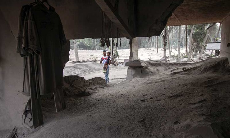 Kondisi Rumah Warga di Desa Sumber Wuluh Setelah Diterjang Awan Panas Gunung Semeru
