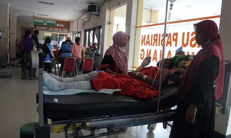 Korban Luka Letusan Gunung Semeru Dilarikan ke Rumah Sakit