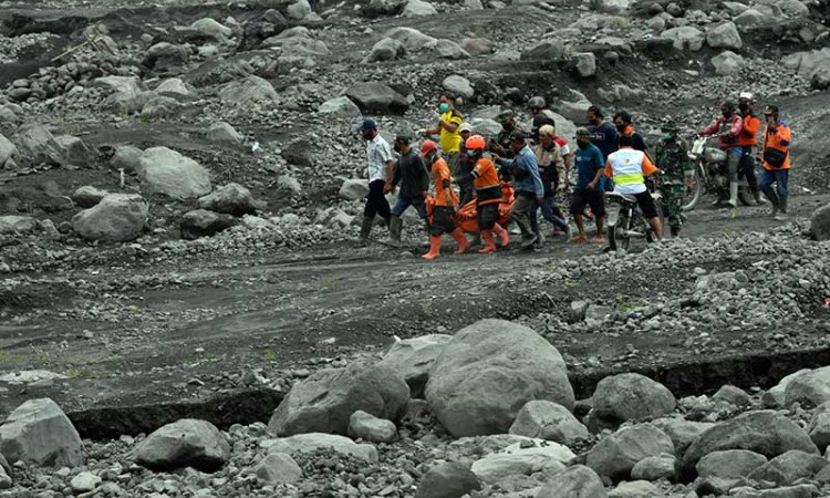 Tim SAR Gabungan Terus Lakukan Pencarian Korban Erupsi Gunung Semeru