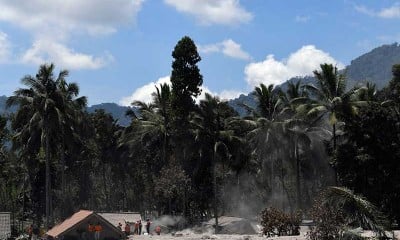 Tim SAR Gabungan Terus Melakukan Pencarian Korban Yang Tertimbun Material Awan Panas Gunung Semeru