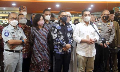 Wakil Gubernur DKI Jakarta Ahmad Riza Tinjau Layanan Pembayaran Pajak Gerai Samsat